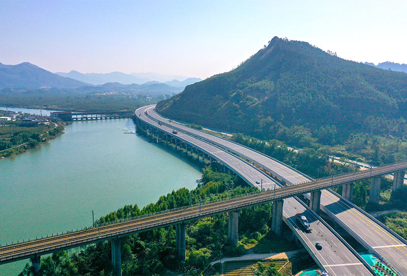 桂林至柳州高速公路改擴建項目