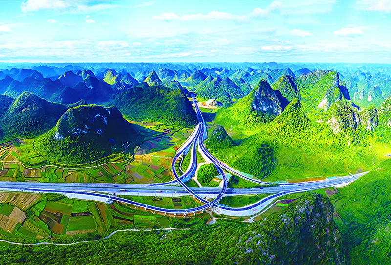 岳圩樞紐互通與周邊路景風(fēng)光融為一體,綠意盎然.jpg 岳圩樞紐互通與周邊路景風(fēng)光融為一體,綠意盎然.jpg