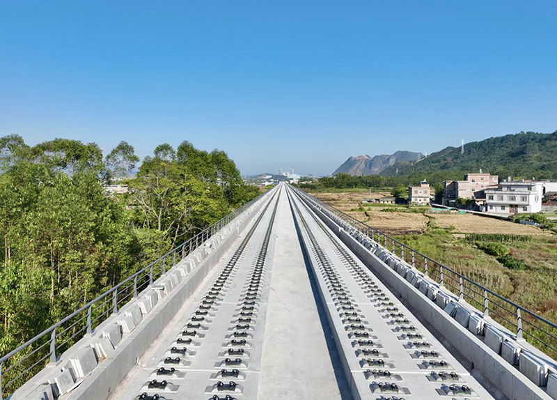 4.靜待鋪軌的線(xiàn)路-韋建松 攝.jpg 4.靜待鋪軌的線(xiàn)路-韋建松 攝.jpg