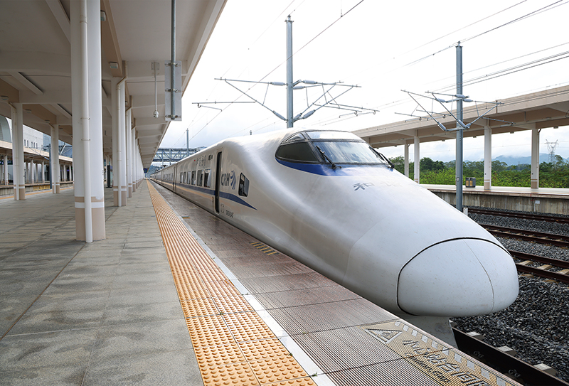 首趟滿圖試運(yùn)行列車在崇左南站整裝待發(fā)。陸玉榮 攝.jpg 首趟滿圖試運(yùn)行列車在崇左南站整裝待發(fā)。陸玉榮 攝.jpg