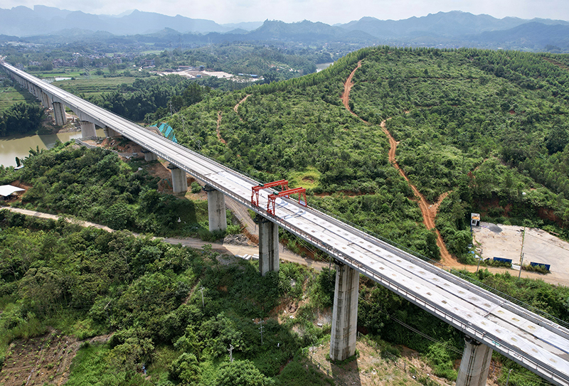 南珠高鐵玉林北至岑溪東段無(wú)砟軌道養(yǎng)護(hù).jpg 南珠高鐵玉林北至岑溪東段無(wú)砟軌道養(yǎng)護(hù).jpg