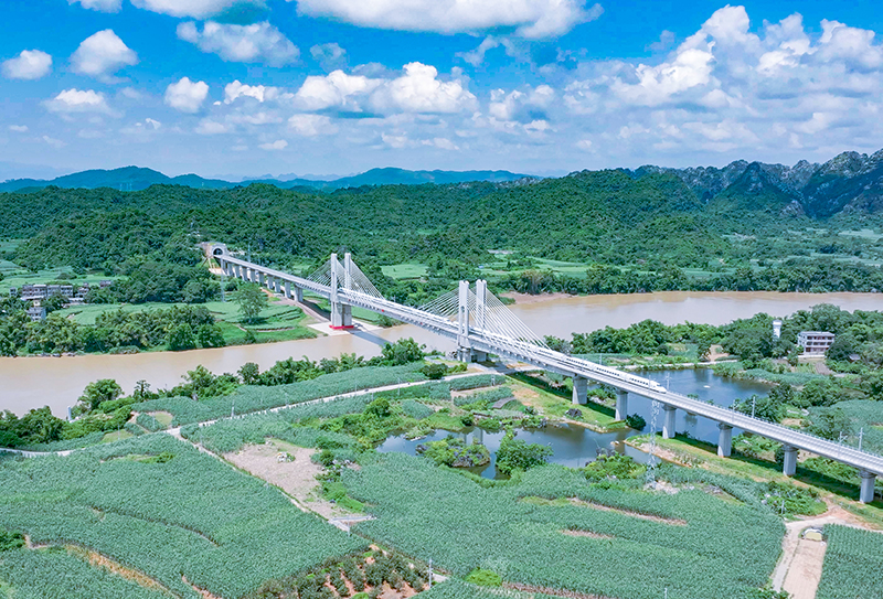 綜合檢測車駛過上金左江雙線特大橋2.jpg 綜合檢測車駛過上金左江雙線特大橋2.jpg